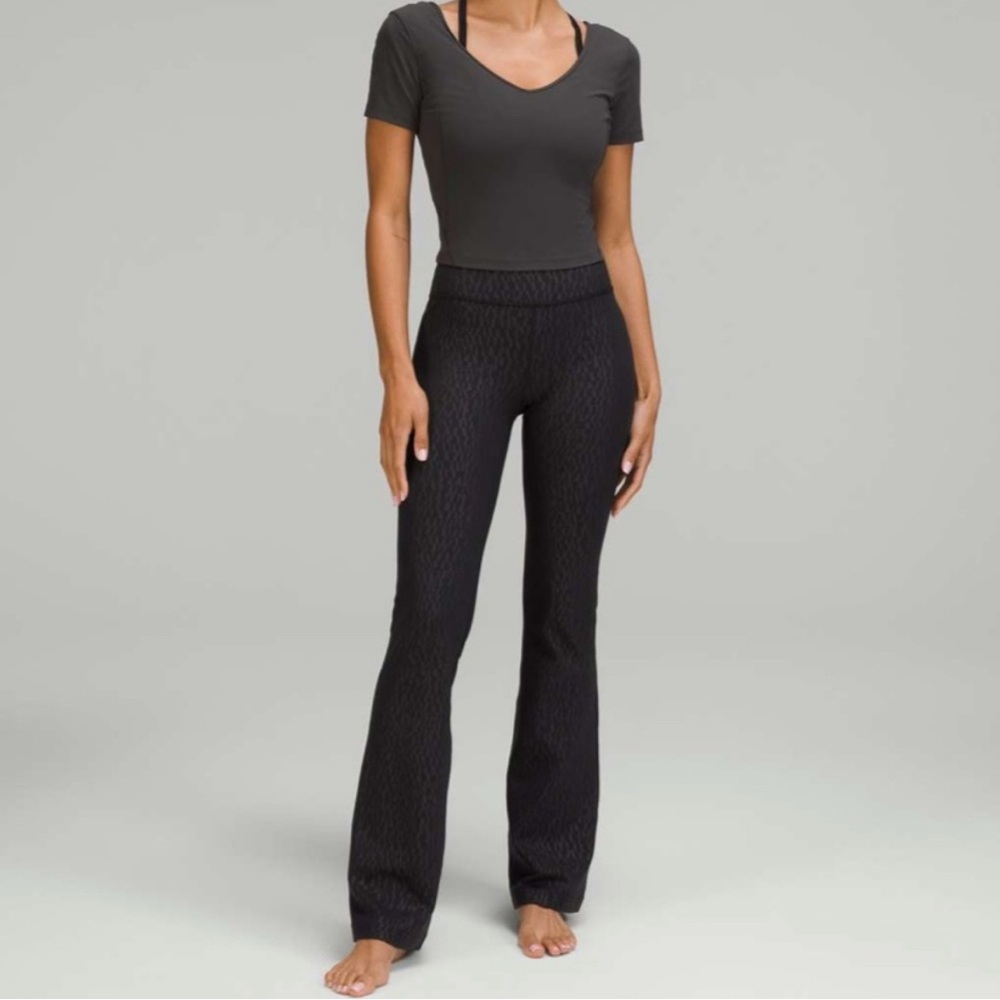 Lululemon NWOT groove flare leggings